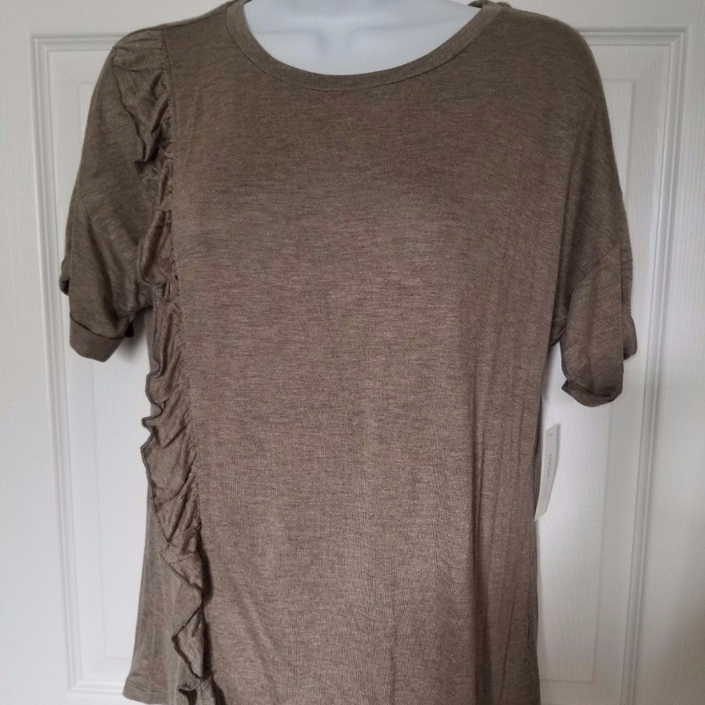 Color Thread Ruffled Heathered Brown Size M top